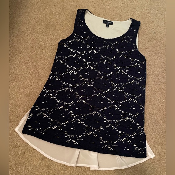 Kaari Blue Women’s Sleeveless Blouse-Navy lace overlay & white-EUC-Size Small - Picture 3 of 10